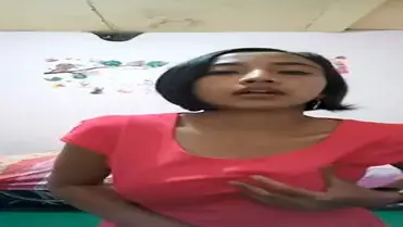Bokep Indo Cam Cewek Baju Pink Rambut Pendek Sange Viral poster