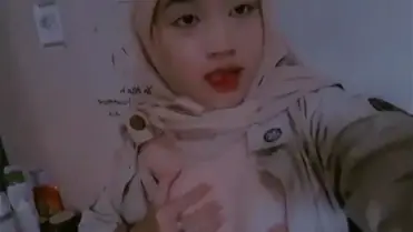 Bokep Indo Remaja Hijab Seragam SMP Main Lembut poster