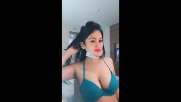 Cewek Toge Montok Live Pamer Full Body Rekor poster