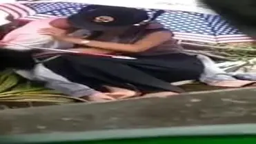 Dokumentasi Gadis Cantik Live Bersantai Kasur Hujan poster