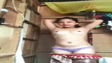 Gadis Genit Pakai CD Ungu Pamer Bokong Montok poster