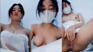 Lia Spill Toket Besar Live Full Face Ganas poster