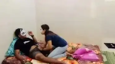 Tante Istri Cantik Pasrah Goyang Kasur Malam Jumat poster